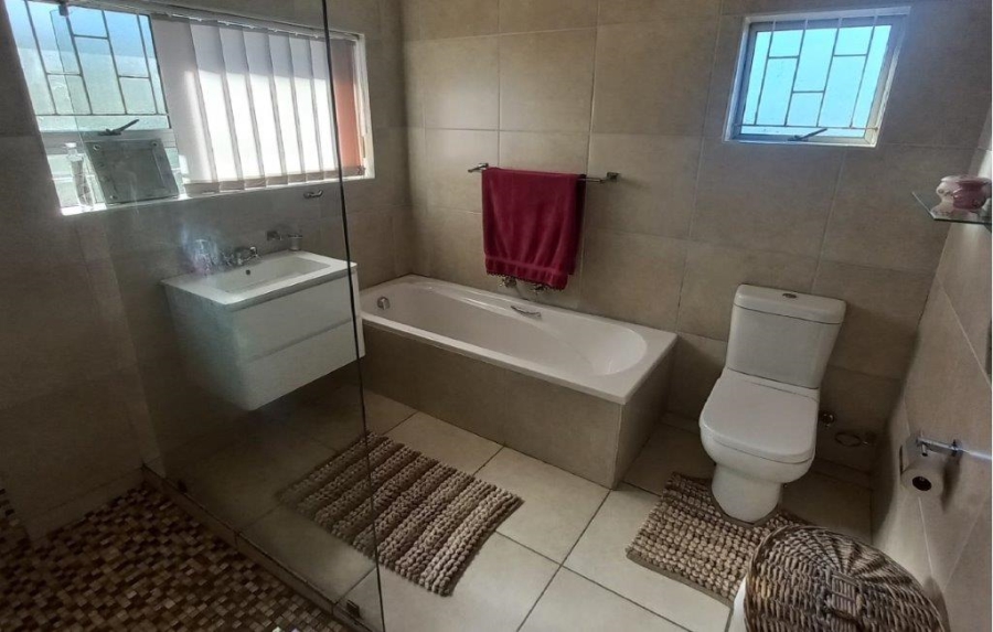 3 Bedroom Property for Sale in Dana Bay Western Cape